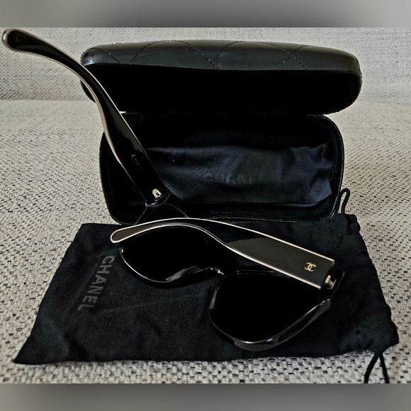 CHANEL CH5271 Women's Black and Chrome Cat Eye Sunglasses Size:OS Made In Italy - Picture 11 of 16